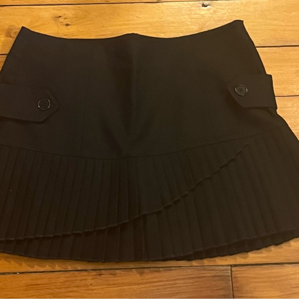 Chic Black Pleated Mini Skirt